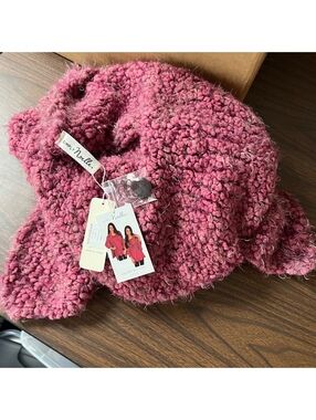 Simply Noelle Knubby Button Wrap and Wrist Warmers Set in Pink